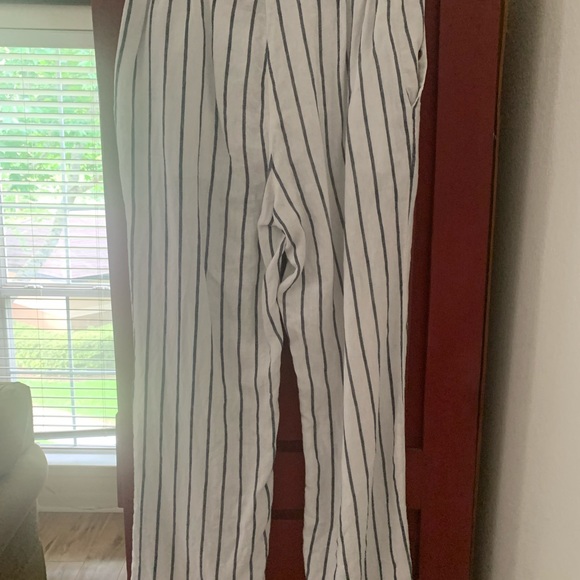 Chico’s!!! Great pants the side clasp is missing. - Picture 3 of 8